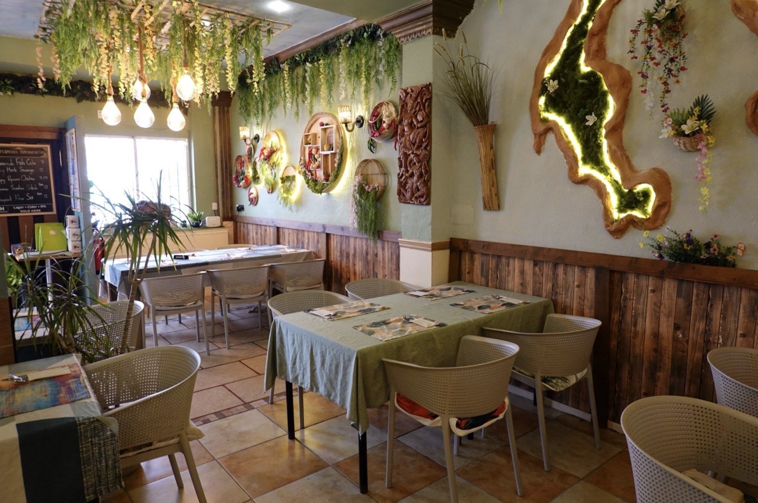 Thai Garden Fuengirola restaurant interior seating area