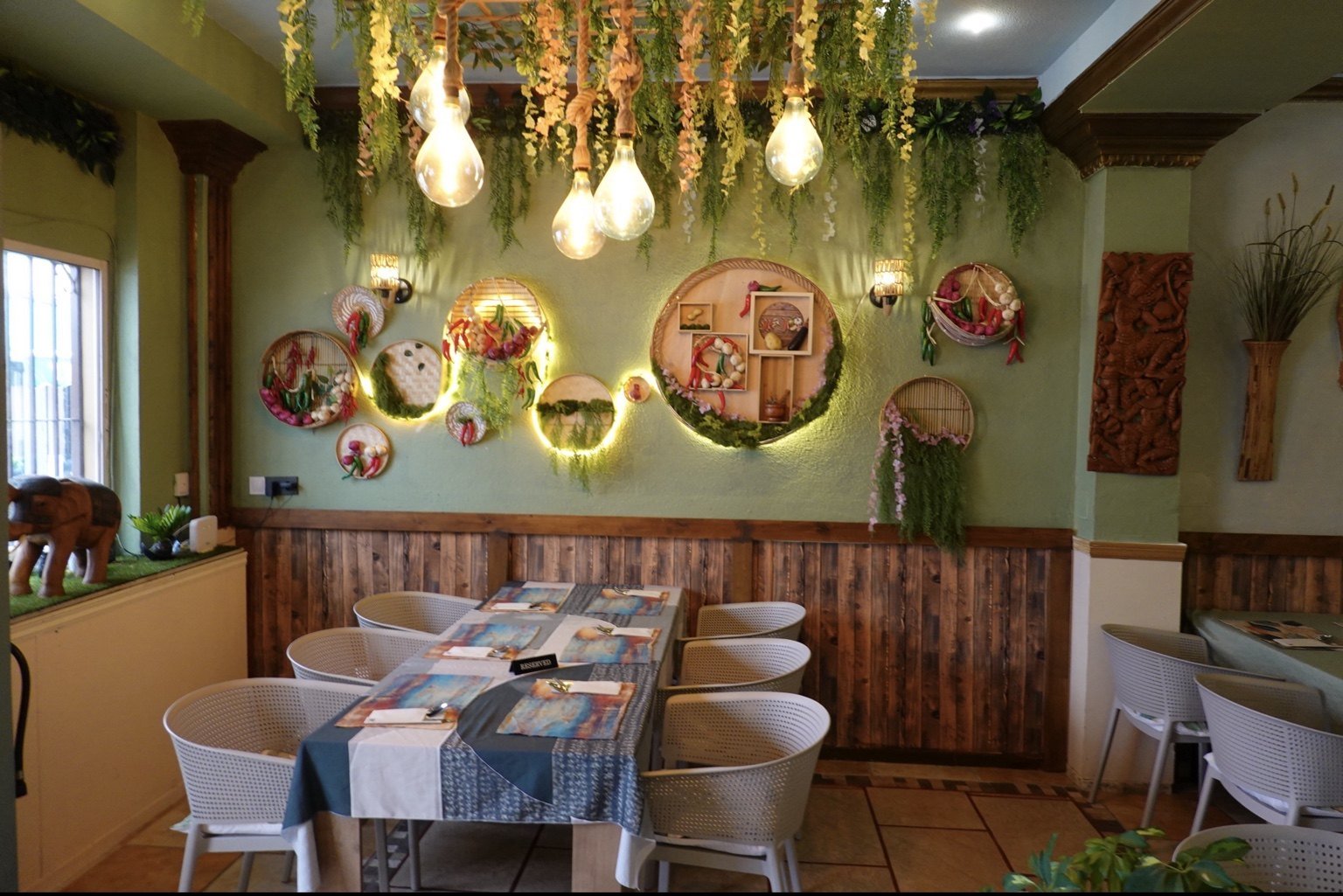 Thai Garden Fuengirola decorative interior wall